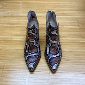Vince Camino woman’s booties size 7